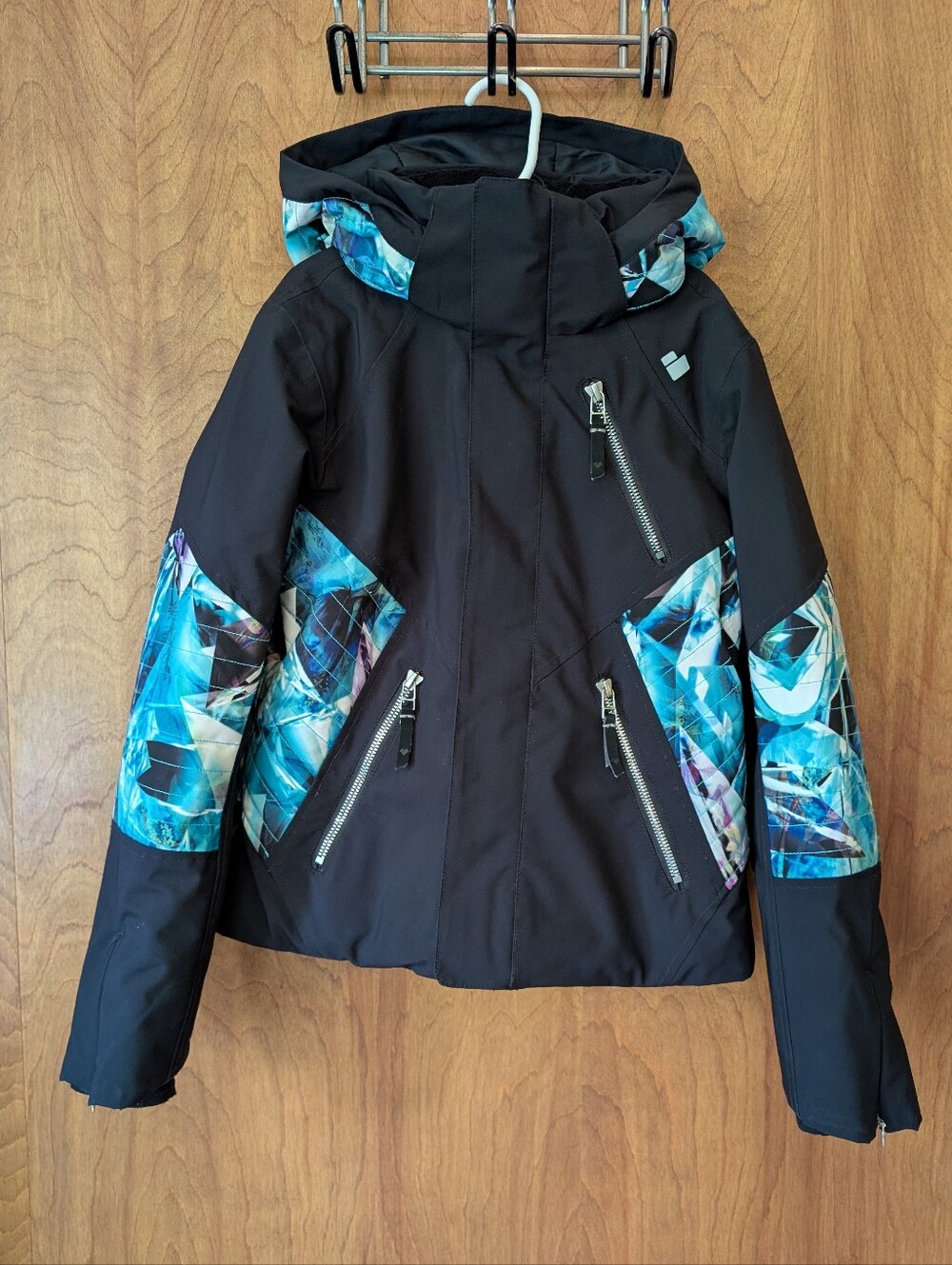 ❄️ Obermeyer Teen Rayla Black Jacket with Blue Geometric Accents